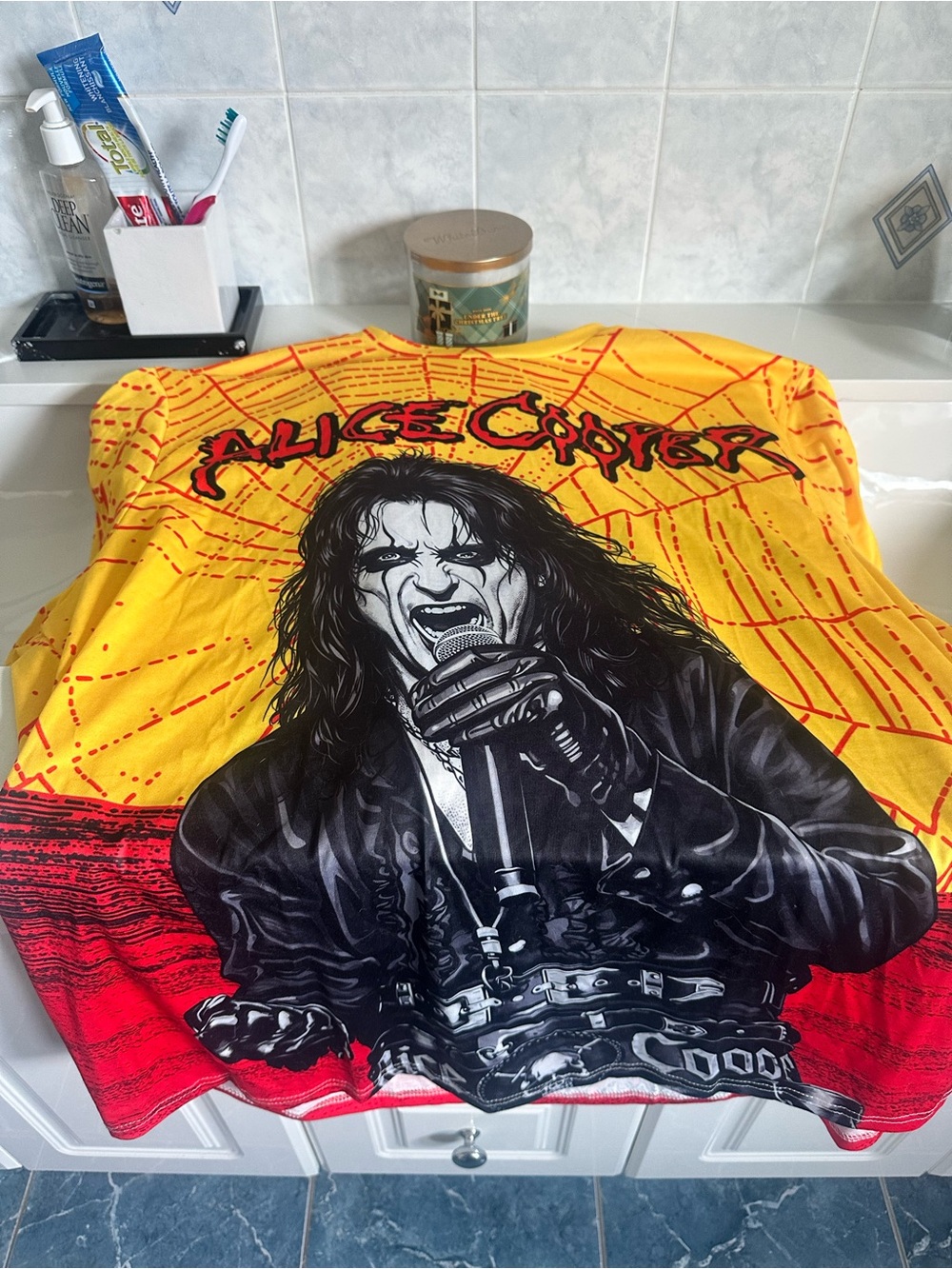 Men's Alice Cooper Alice’s Attic Yellow & Red Graphic Short Sleeve Tee